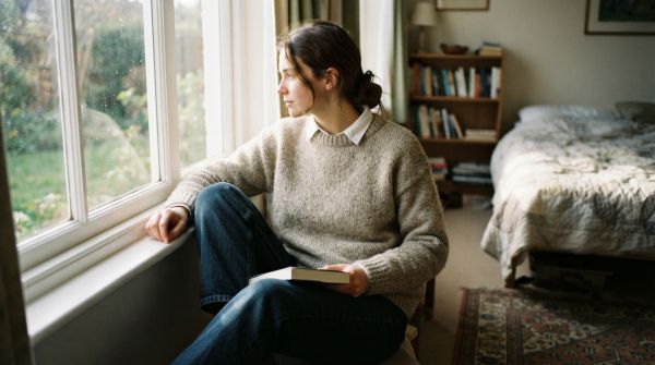 Le pari du format plat : pourquoi il rend la chasteté invisible sous les vêtements